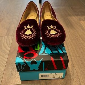 C. Wonder Leah Novelty Flats in Sugar Plum w/ gold embroidered crest Sz 6 w/Box